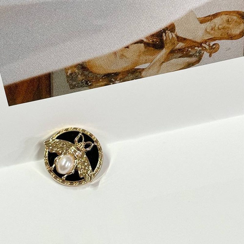 Объемные жемчужные пуговицы Пчела