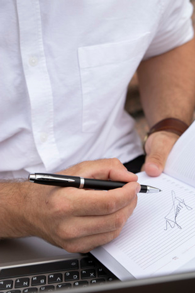 Подарочный набор с гравировкой: Ежедневник и ручка роллер Parker IM Matte Black CT