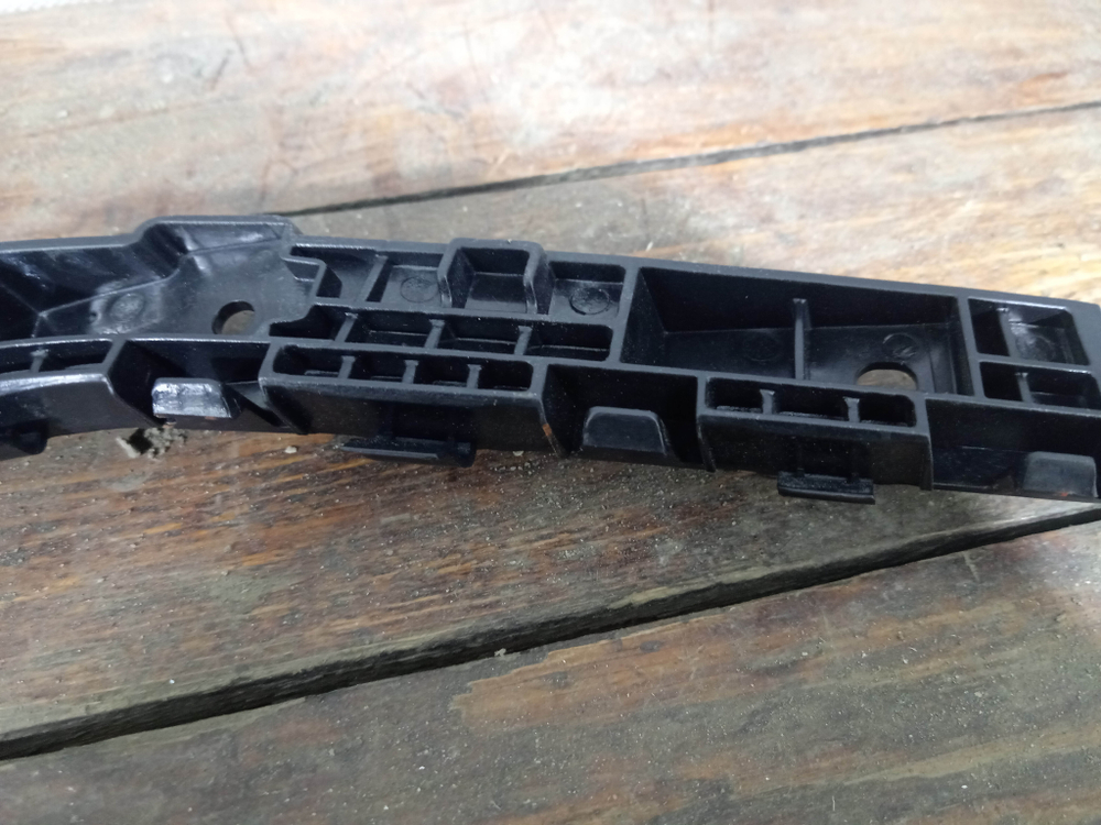 Кронштейн заднего бампера правый Changan CS75 18-нв Б/У Оригинал S3011040910