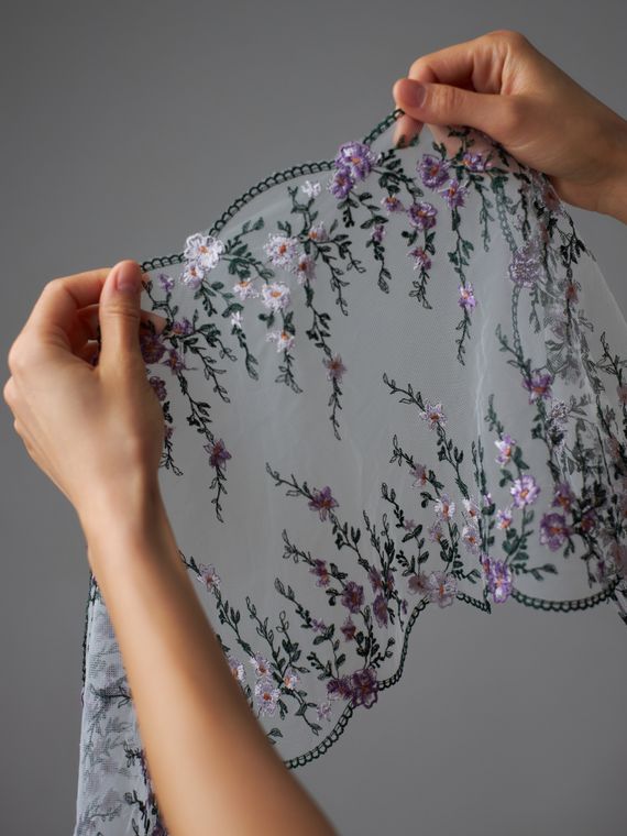 05-109 Вышивка на неэл. сетке 20-22 см, белый/сирень/зеленый