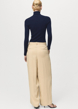 Шерстяной джемпер с высоким воротником