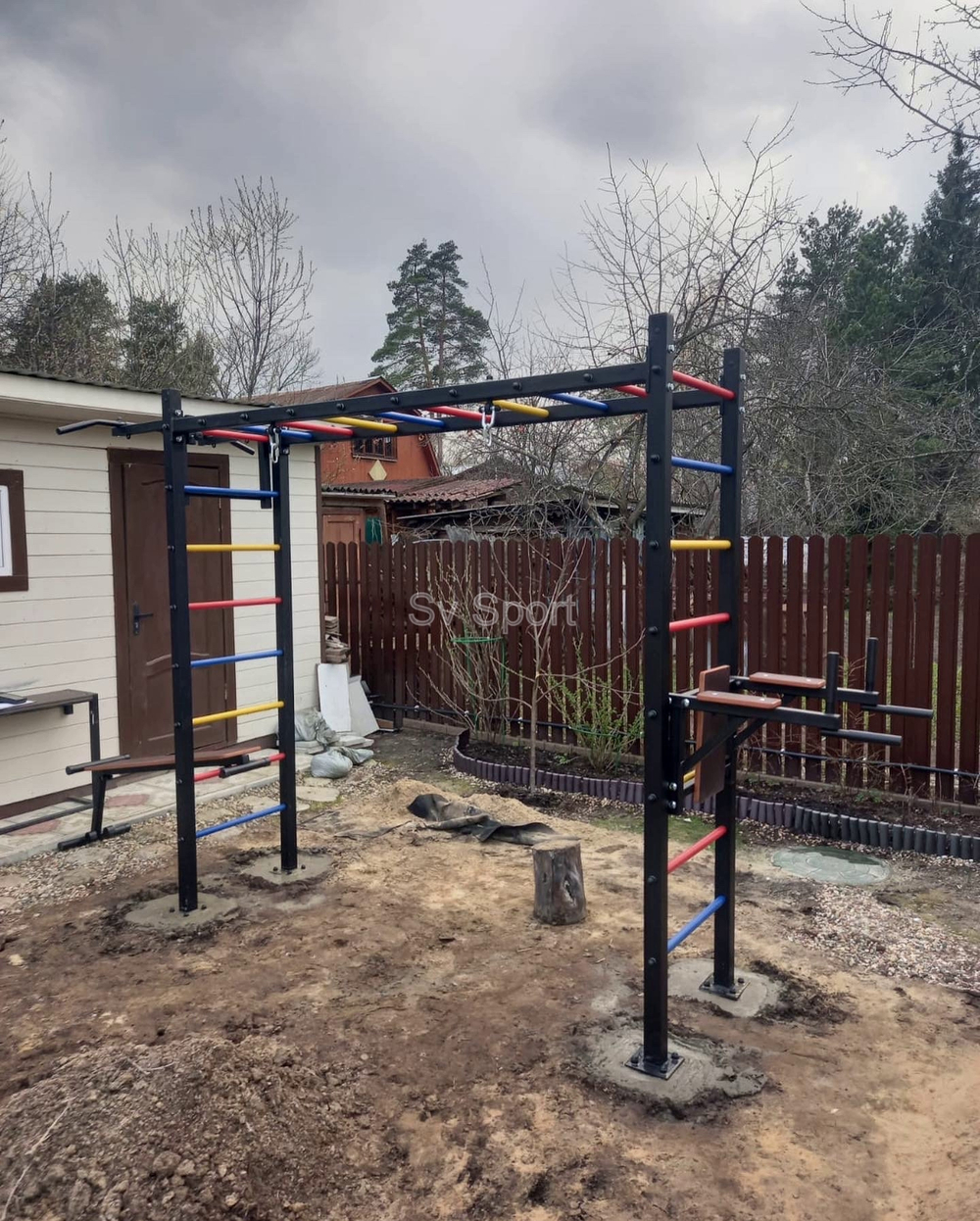 Монтаж уличной шведской стенки Sv Sport Рукоход (4 вертикальных столба)