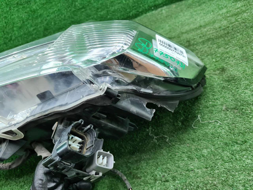 Битая Фара левая Toyota Land Cruiser 200 15-21 LED