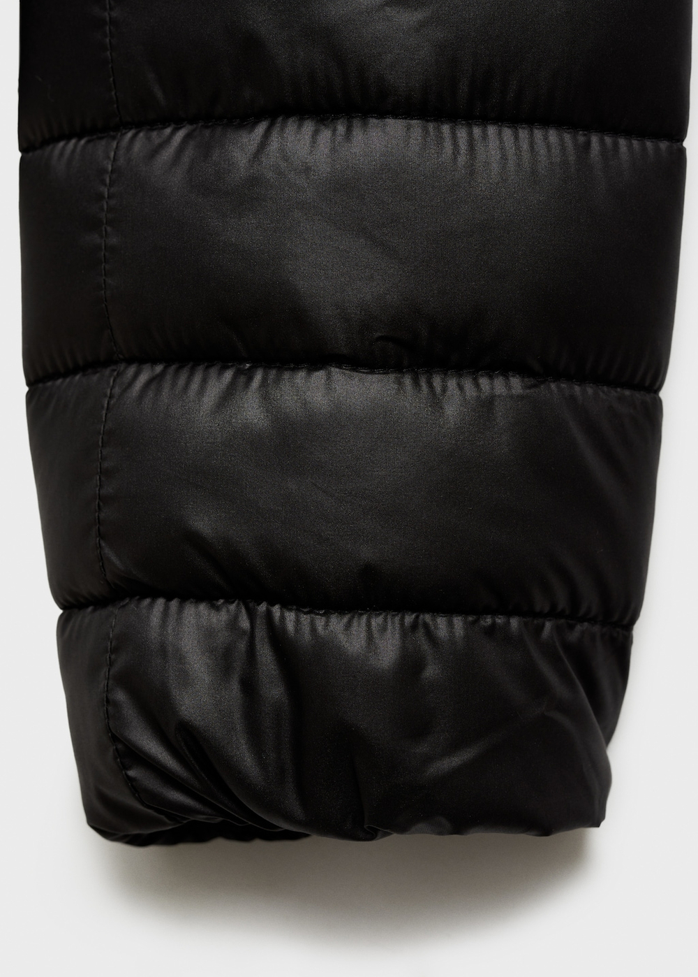 Короткий стеганый анорак с карманами