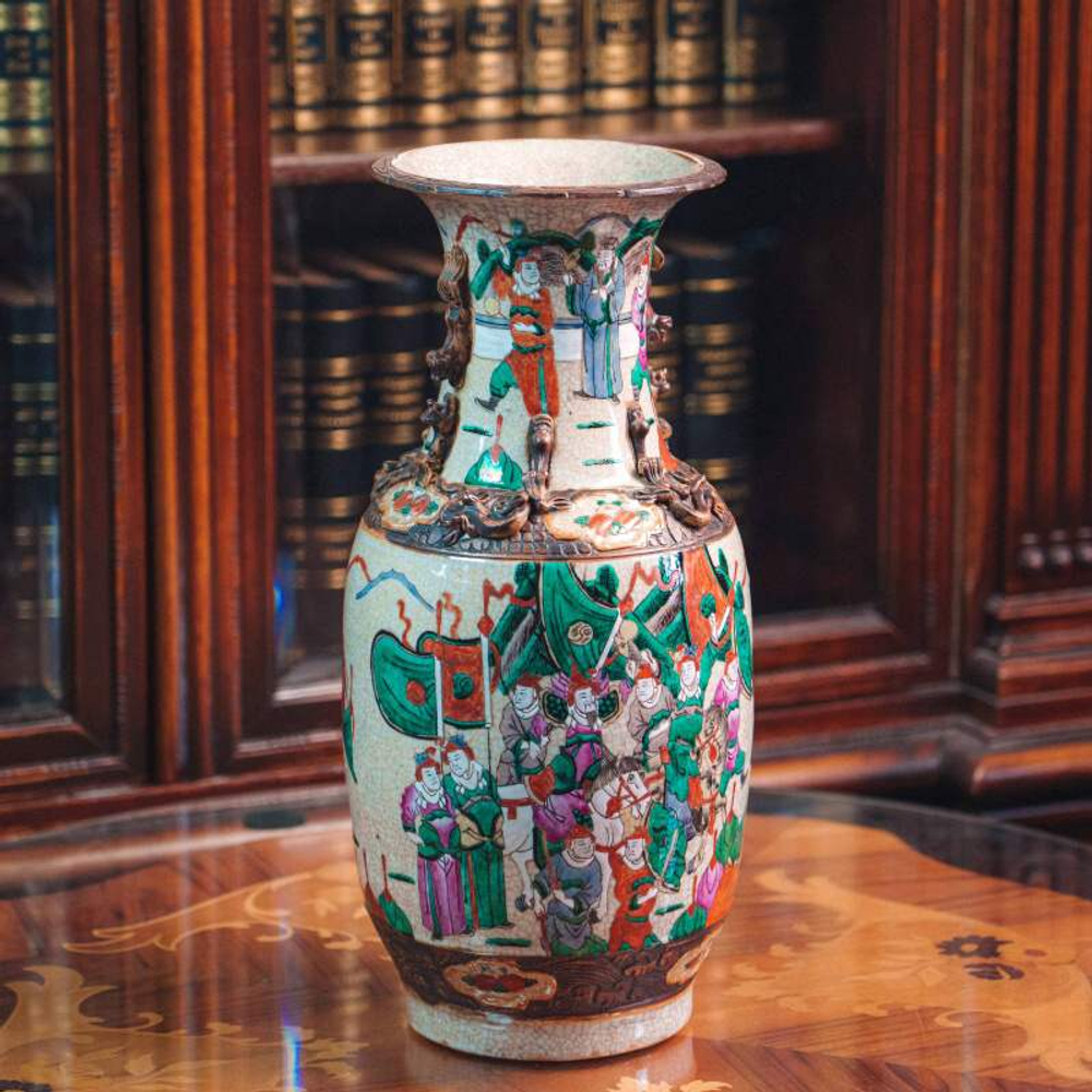 Ваза с батальными сценами