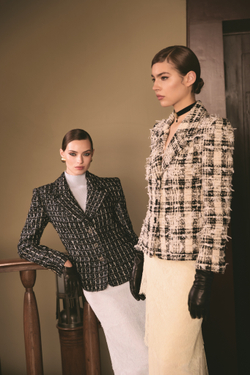 ЖАКЕТ ИЗ СЕРОГО ХЛОПКОВОГО ТВИДА С ЛЮРЕКСНОЙ НИТЬЮ