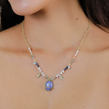 Колье Franck Herval, Palma, с перламутром, жемчугом, халцедоном, лазуритом, лунным камнем и лабрадор