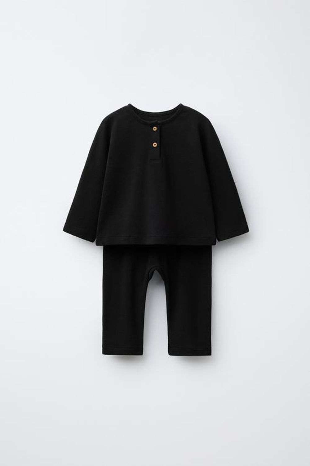 ZARA КОМПЛЕКТ ИЗ ФУТБОЛКИ ХЕНЛИ И ОДНОТОННЫХ БРЮК, ЧЕРНЫЙ