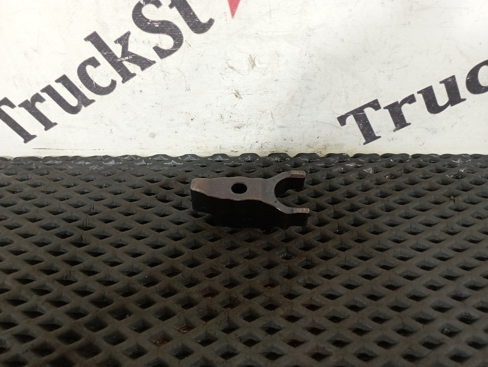 Кронштейн форсунки топливной