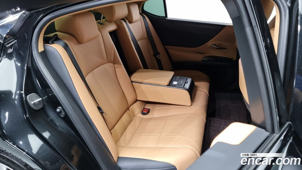 Lexus ES300h 7 Generation Luxury Plus (06.2022)