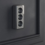 Розетка тройная с заземлением и шторками Gallant (графит рифленый)