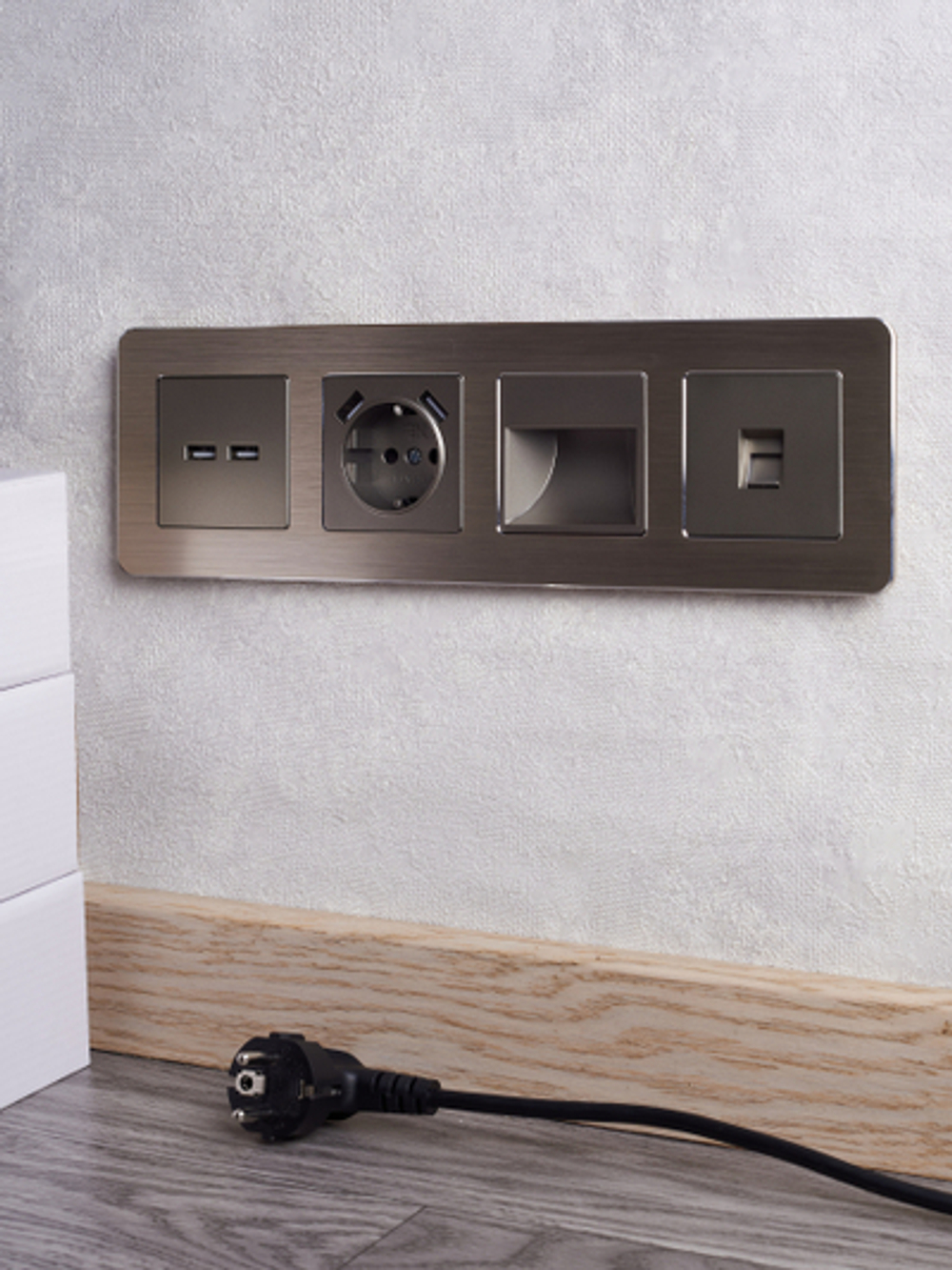 BRITE Розетка USB A+A 5В 3,1А РЮ10-1-БрШ шампань IEK