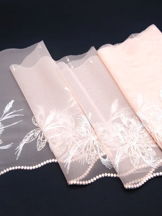 05-119 Вышивка на неэл. сетке 21 см, в серебре, персик/телесный/серый