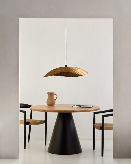 Круглый стол Wilshire из массива акации, стальные ножки с черной отделкой, Ø 120 см Испания La Forma