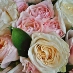 50. Ароматный микс букет из трёх видов роз