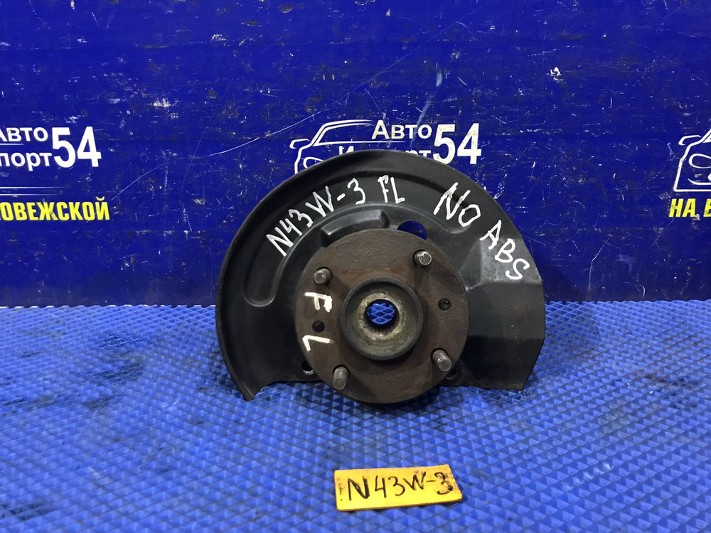 Ступица передняя левая MITSUBISHI CHARIOT 1994