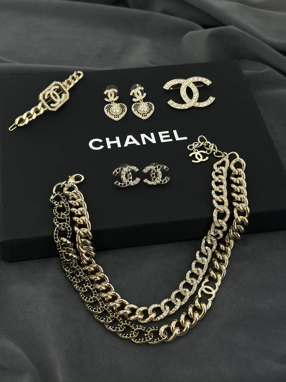 Заколка CHANEL