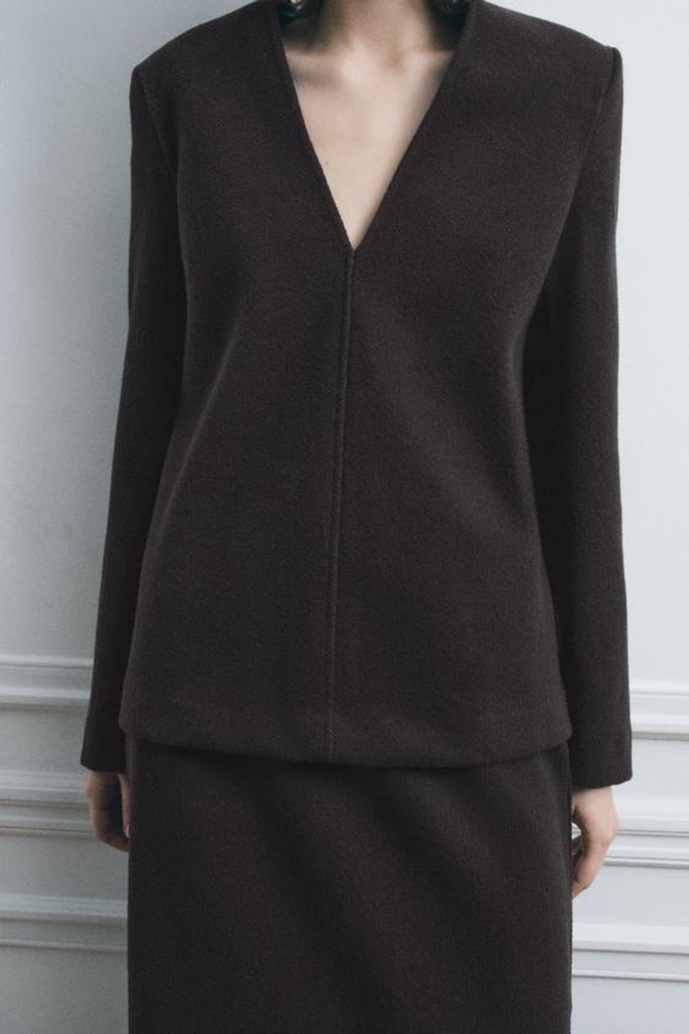 ZARA ТОП С V-ОБРАЗНЫМ ВЫРЕЗОМ И ПОДПЛЕЧНИКАМИ, КОРИЧНЕВЫЙ