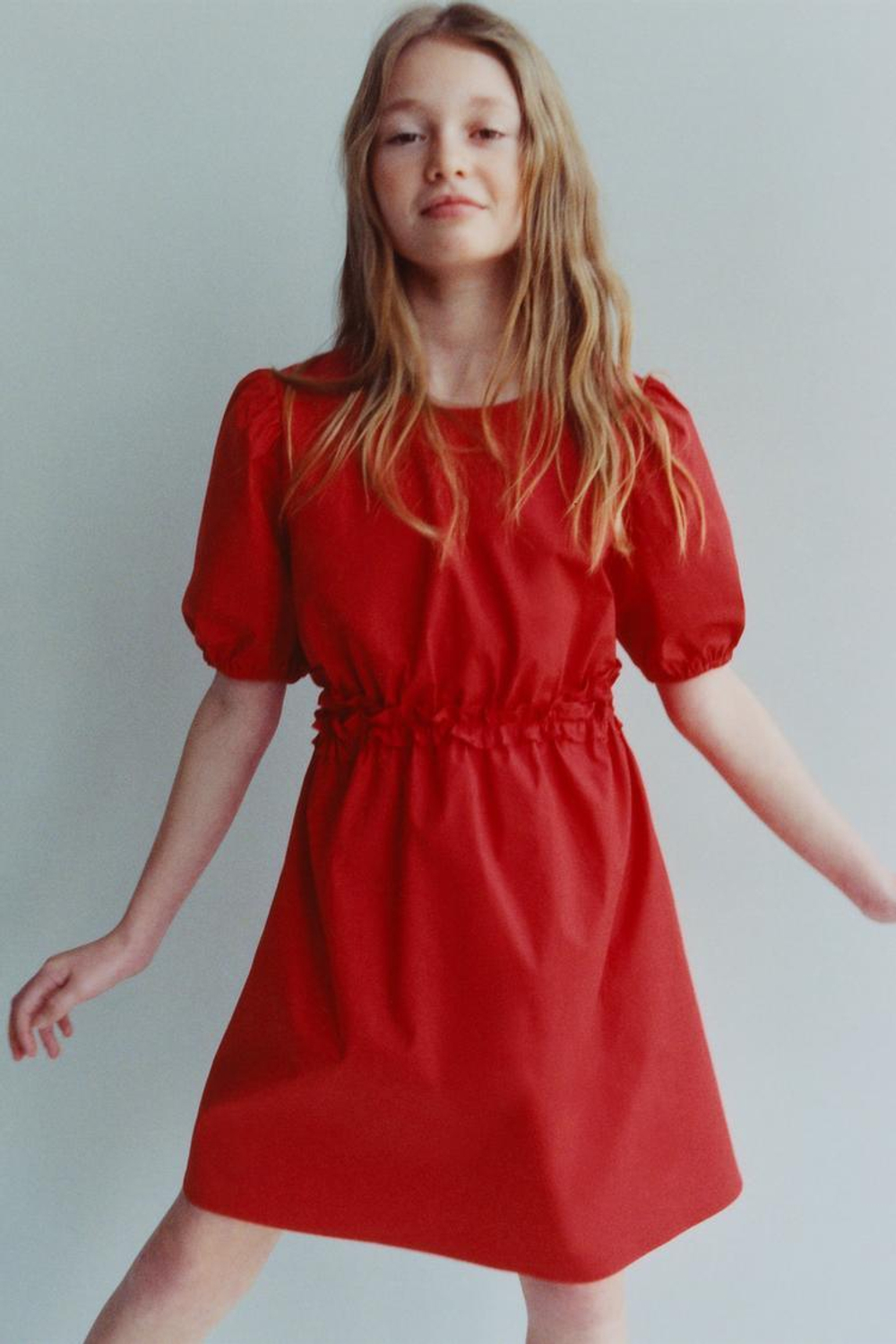 ZARA ПЛАТЬЕ НА БРЕТЕЛЯХ С ВОЛАНАМИ, КРАСНЫЙ