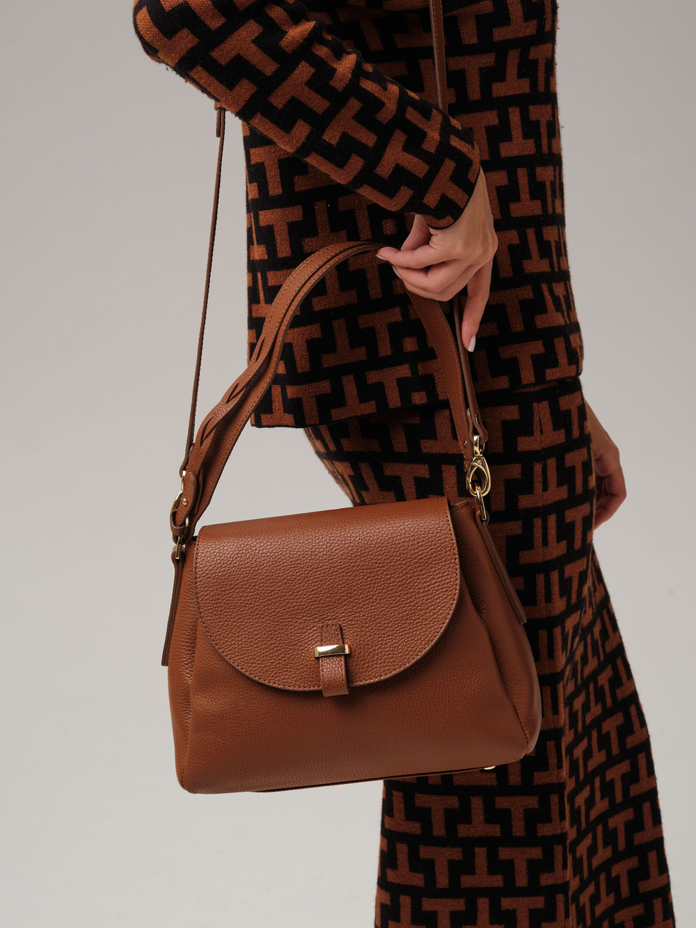 Кожаная сумка Deboro 30737 фундук