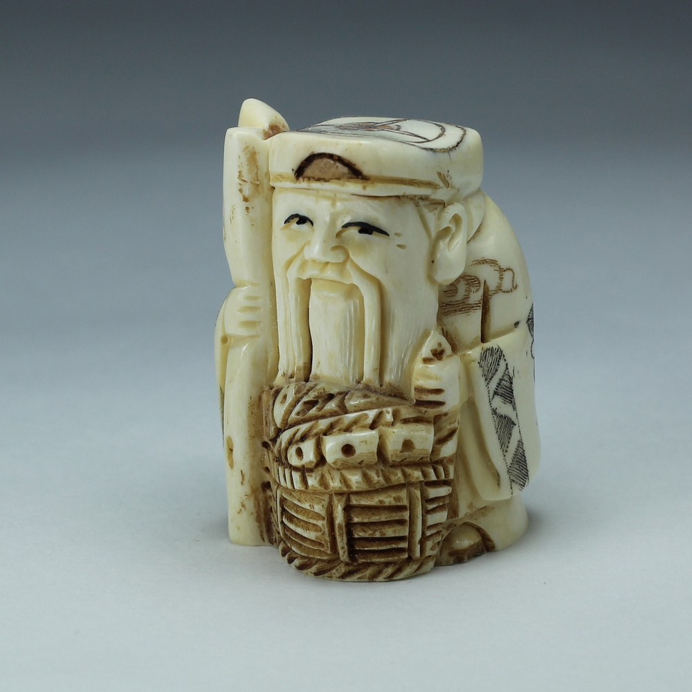 Нэцкэ Дзюродзин с корзиной карпов и посохом