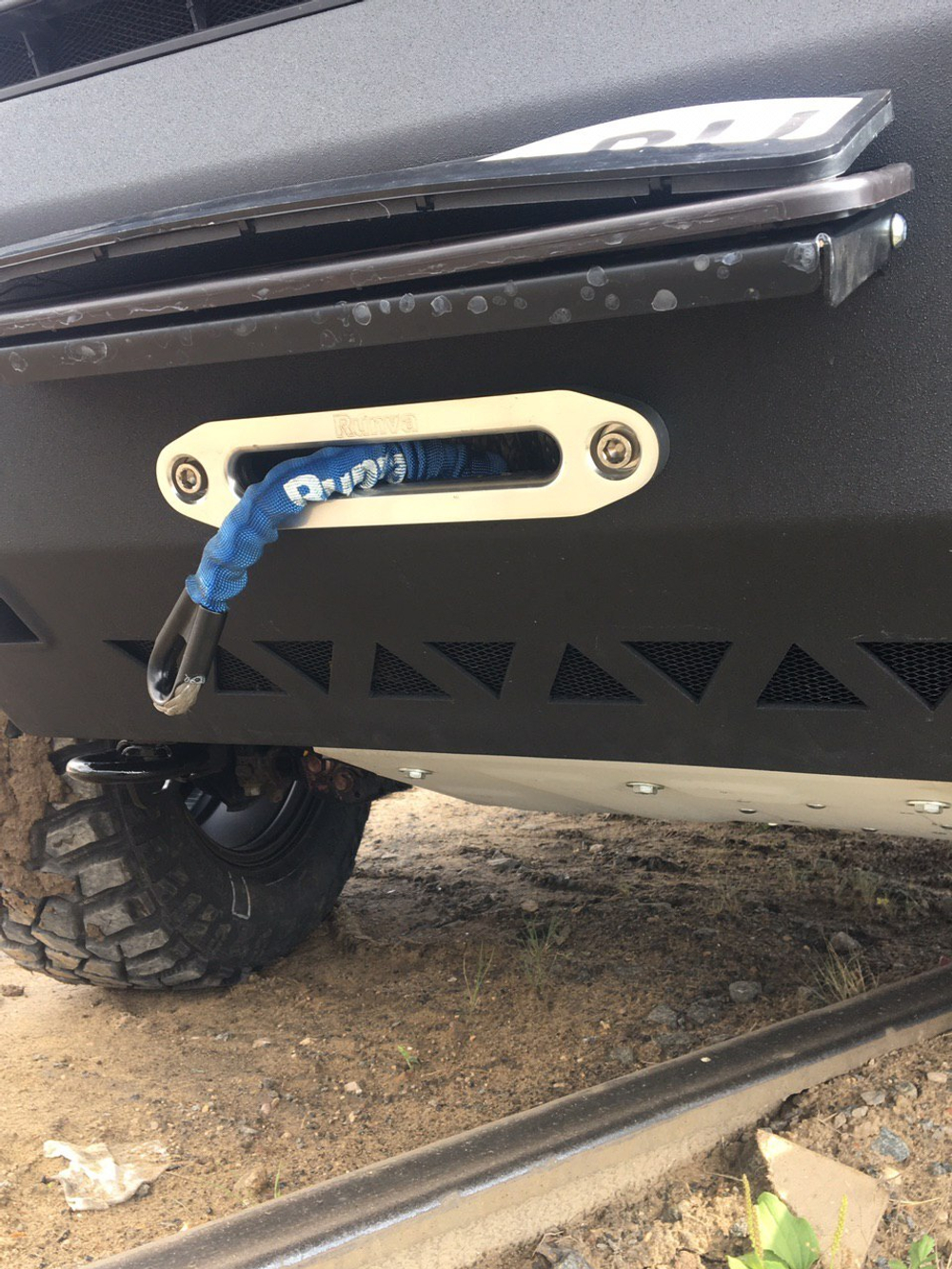 Toyota Land Cruiser 200 с прицепом