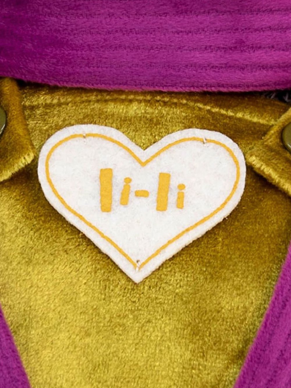 Мягкая игрушка Басик в бархатном комбинезоне 19 см