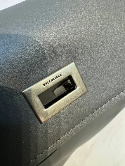 Сумку BALENCIAGA RODEO HANDBAG серый