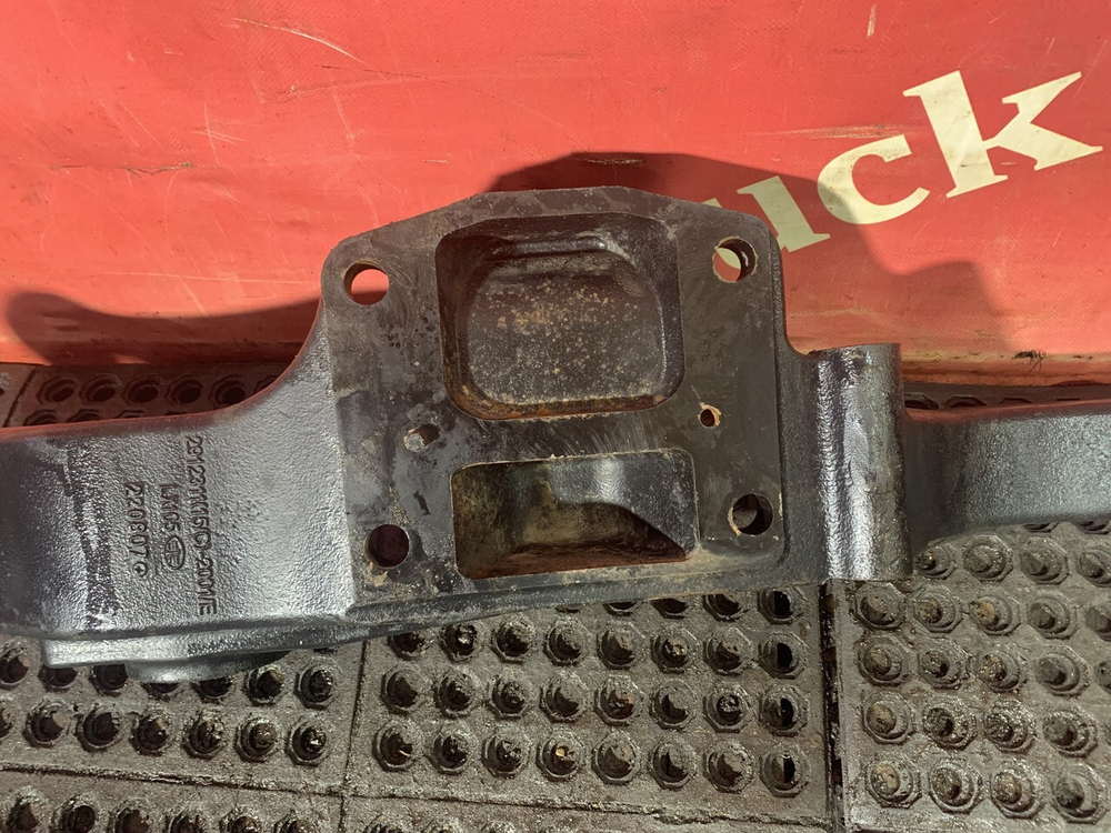 Кронштейн пневморессоры левый 2023