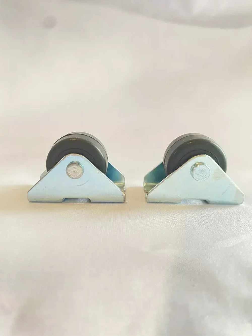 Мебельные колеса, выдвижные ролики диванов, шкафов, кроватей