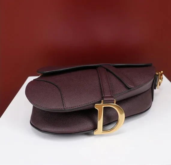 Сумка Dior Saddle с ремнем бордовый