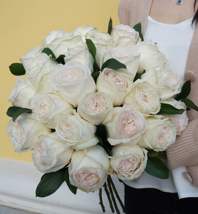 51. Ароматный букет роз White O’Hara