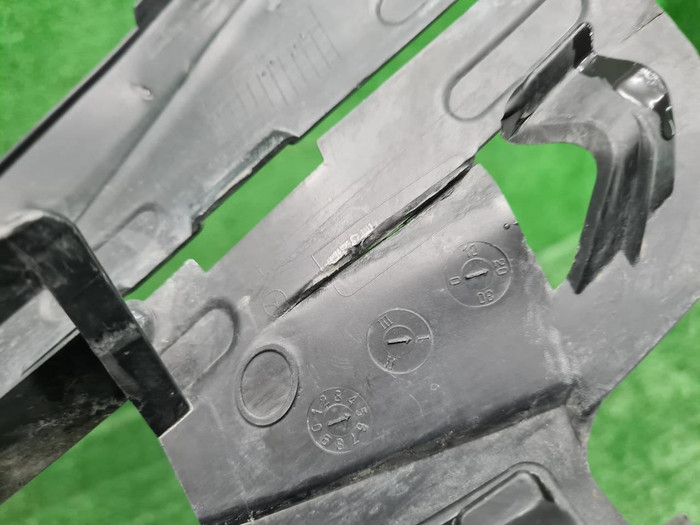 Кронштейн бампера передний Mercedes S W222 (17-20)