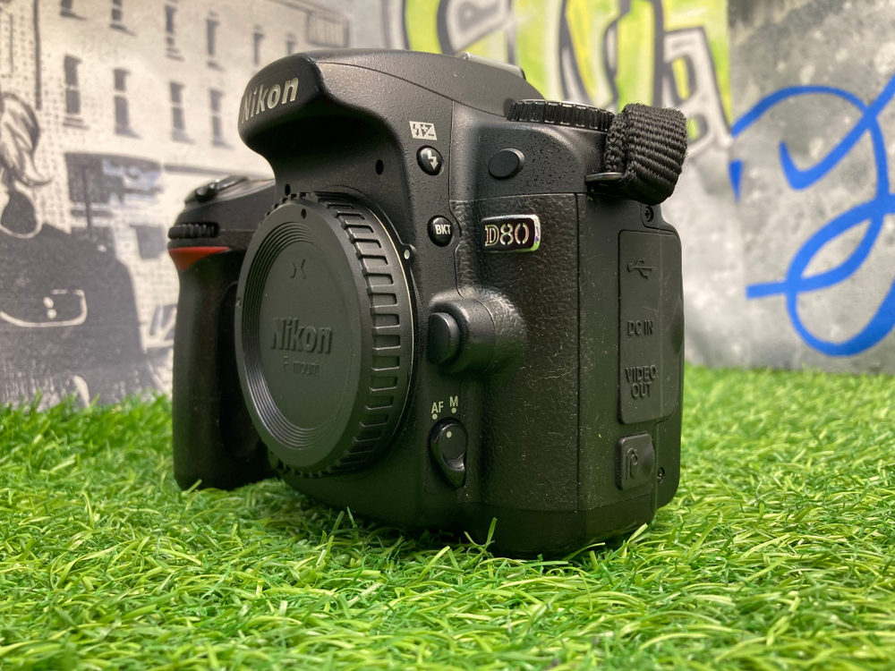 Nikon D80 (Заклинил затвор)