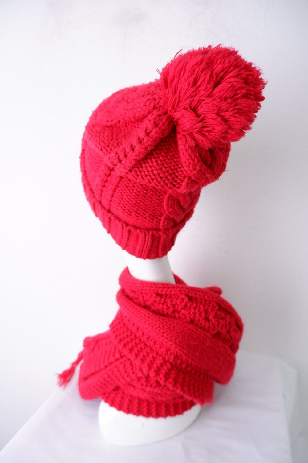 Шапка и шарф яркий