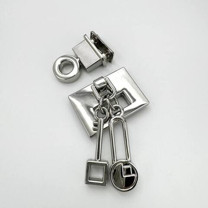 Замок с висюльками