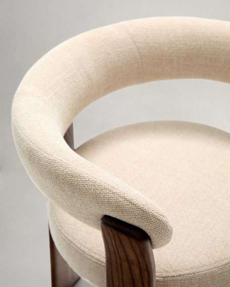 Стул Granite на 3 ножках из бежевого шенилла и массива ясеня в отделке орех