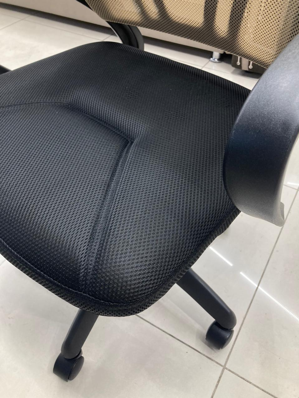 Кресло Премьер-5 (S) сетка беж металлик/черная п.Пиастра (упак.фирмы)