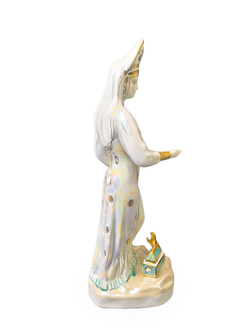 Фарфоровая статуэтка "Дары хозяйки Медной горы" (Дулево)