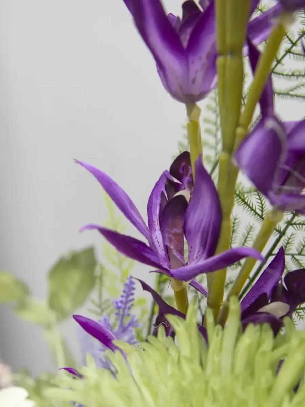 Композиция в напольной вазе "Орхидея"