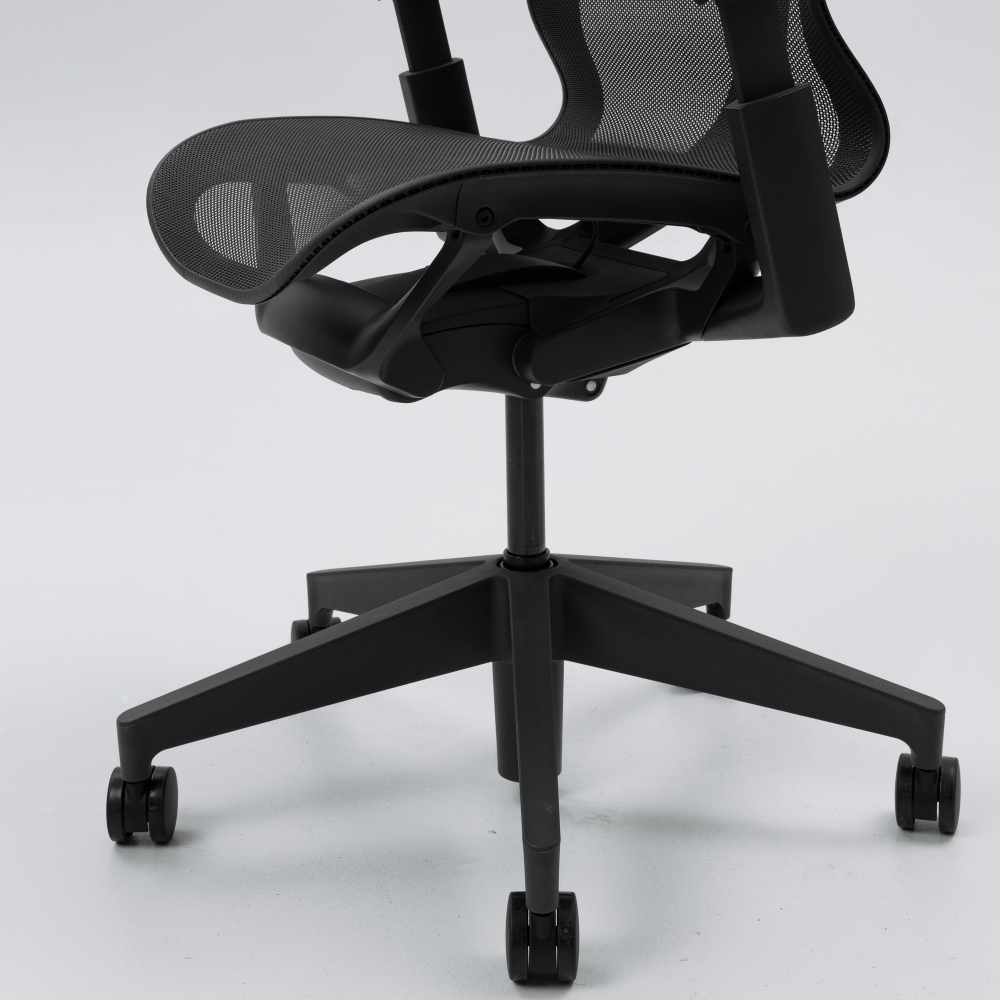 Кресло Herman Miller Cosm, высокая спинка, цвет Graphite, регулируемые подлокотники