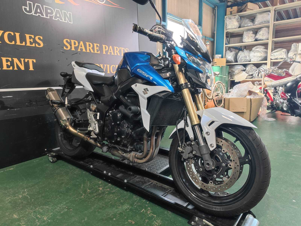 Suzuki GSR750 2013
