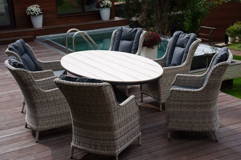 Комплекты садовой мебели из искусственного ротанга : обеденный стол ЛУГАНО ( 2.2Х 1.14 м) + 6 кресел БЕРГАМО(цвет серый)