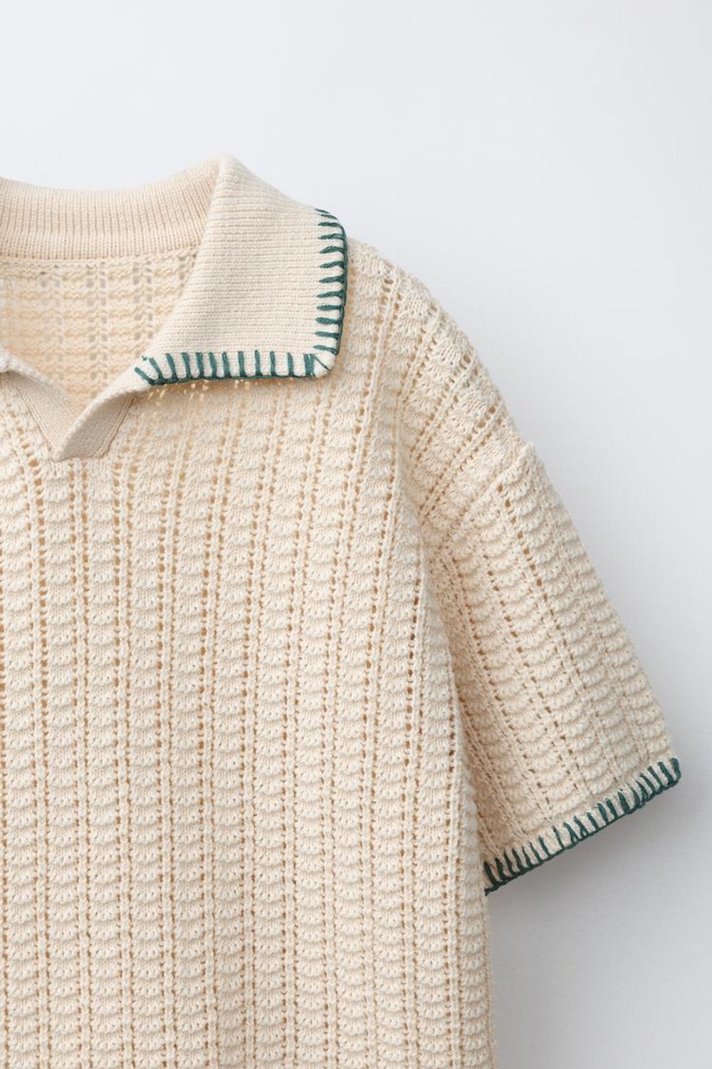 ZARA ТРИКОТАЖНОЕ ПОЛО С ДЕКОРАТИВНОЙ СТРОЧКОЙ, ЭКРЮ/ЗЕЛЕНЫЙ