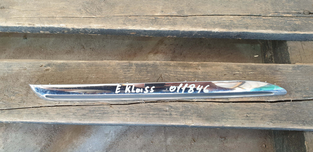 Молдинг решетки радиатора Mercedes E (W213) 16-20 Б/У Оригинал A2138880273