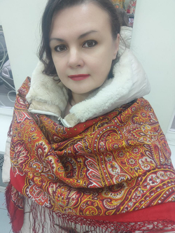 Платок из уплотненной шерстяной ткани с шелковой бахромой