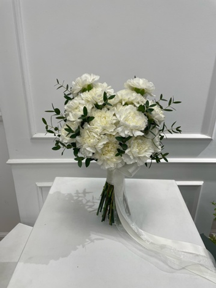 Свадебный букет из диантусов и эвкалипта