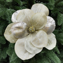 Цветок магнолия на клипсе 20см ChristmasDeLuxe бежевая/золотая