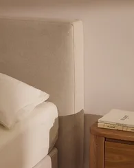 Изголовье Blok цвета экрю со съемным чехлом для кровати шириной до 90 см