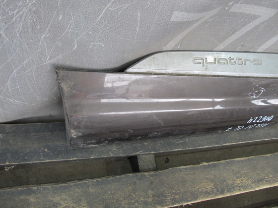 Накладка задней правой двери Audi Q7 (4M)  Б/У Оригинал 4m0853970